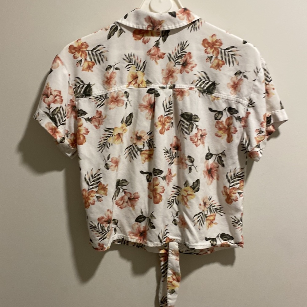 ❗2/$10❗Hollister button down floral shirt - Picture 7 of 8